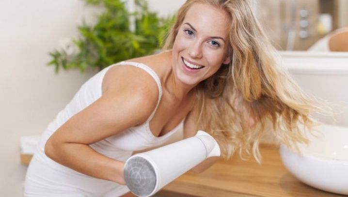 Ce greşeli faci atunci când îţi usuci părul