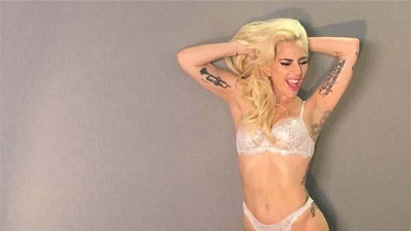 O celebră artistă a spus DA! Cum arata inelul de 400.000 de dolari