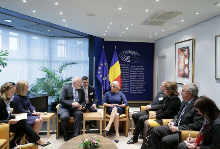 Ce au discutat Toader şi Dăncilă cu Timmermans, la Strasbourg: "Un dialog principial şi corect"