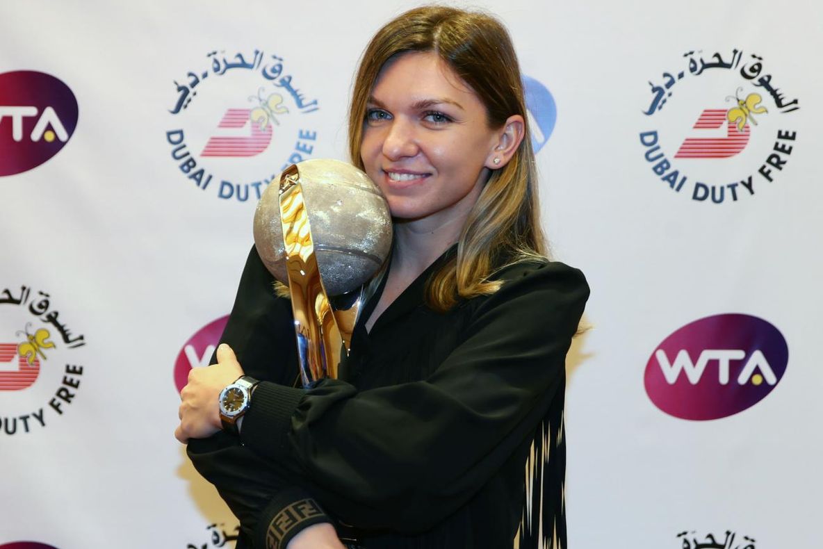 VIDEO | Simona Halep a primit un trofeu din partea WTA