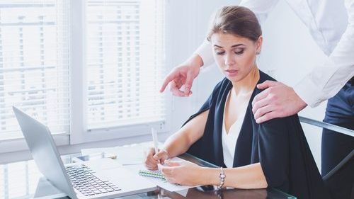 Ce boli produce hărţuirea sexuală la femei