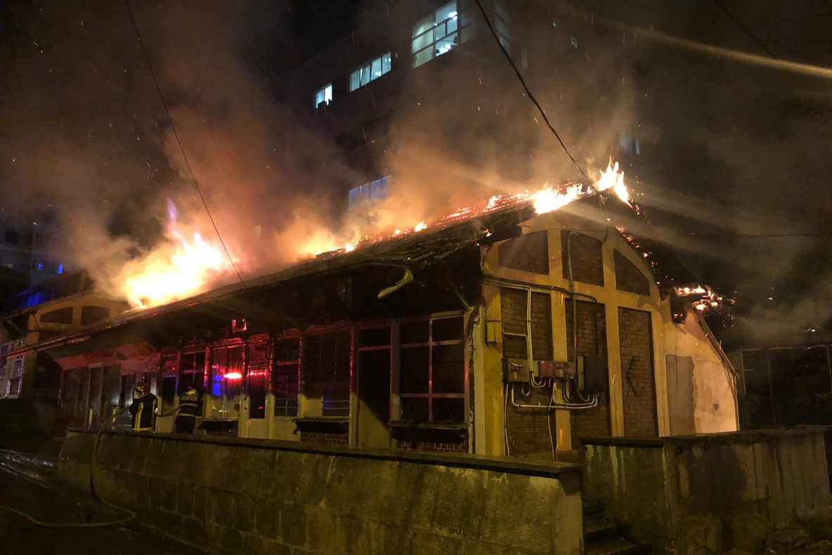 Incendiu puternic în Craiova, joi seara. FOTO+VIDEO