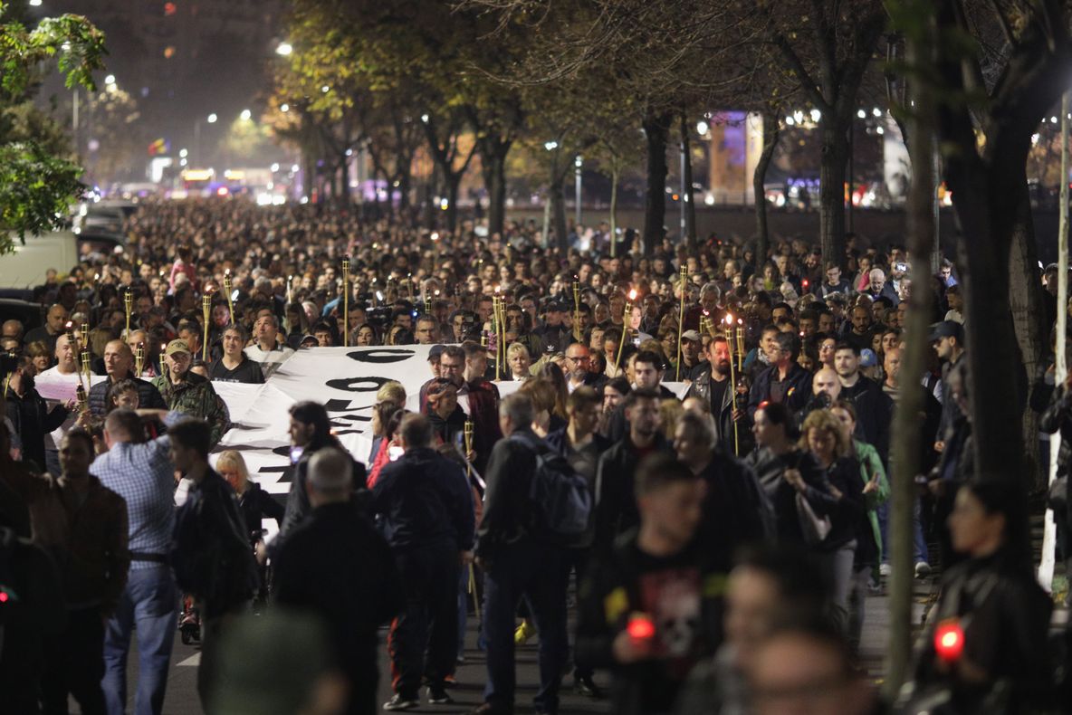 MARŞUL CHITARELOR. Mii de persoane, la comemorarea victimelor incendiului de la Clubul Colectiv