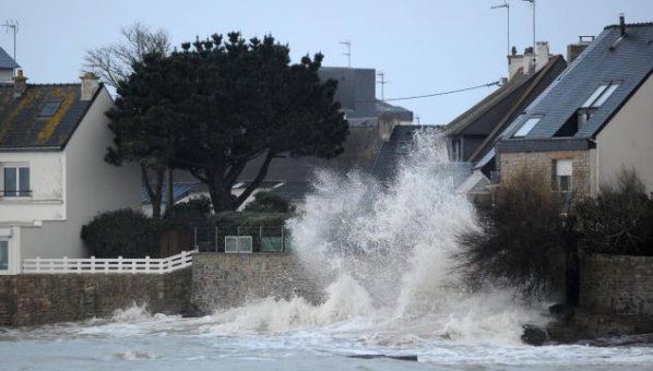 DEZASTRU în Franţa. Imagini apocaliptice. Cel puţin 13 morţi, în urma inundaţiilor 