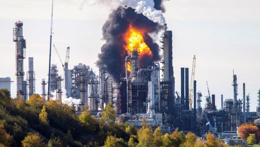 Explozie puternică la cea mai mare rafinărie din Canada