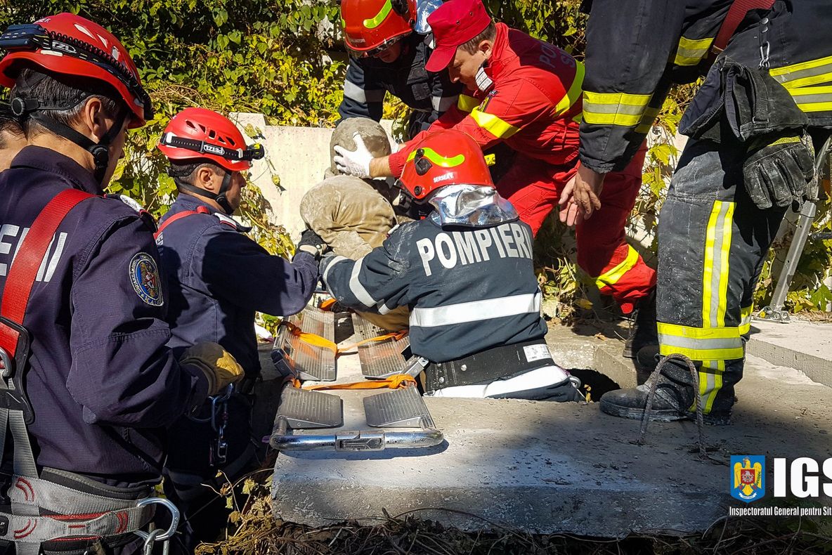 SEISM 2018, ziua 2. Zeci de intervenţii în Capitală. Tabără de sinistraţi pe Arena Naţională