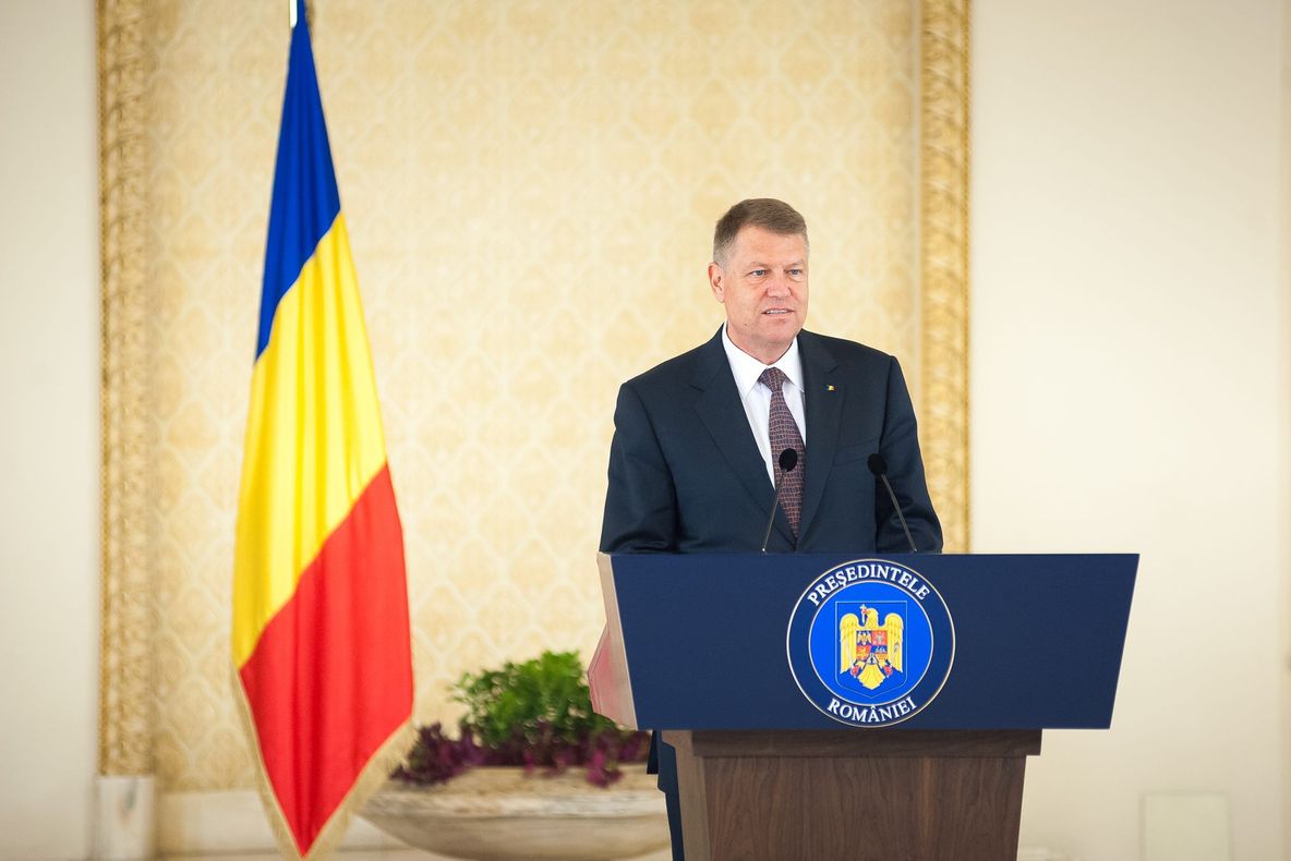 Klaus Iohannis, primit cu onoruri militare de către preşedintele Italiei