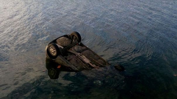 Accident grav în Capitală: o maşină a plonjat în Dâmboviţa! Două victime 