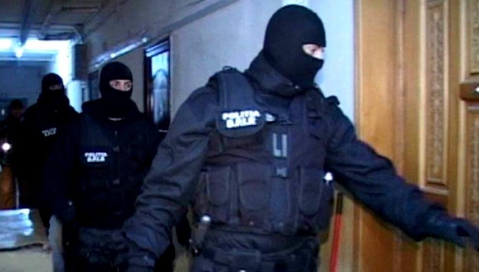 Percheziții de amploare în București. 7 persoane vizate