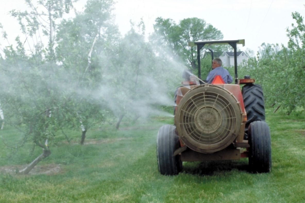 Ministrul Agriculturii se opune reducerii de pesticide pentru fermierii români. Ce le cere Florin Barbu oficialilor de la Bruxelles 