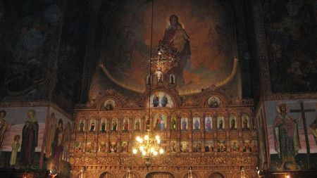 Ieşire violentă a unui preot, în biserică. Prostituţia şi zoofilia, la fel ca şi homosexualitatea