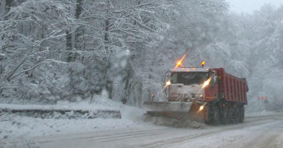 A venit iarna! Autorităţile, luate din nou nepregătite. În ce judeţe a nins? FOTO