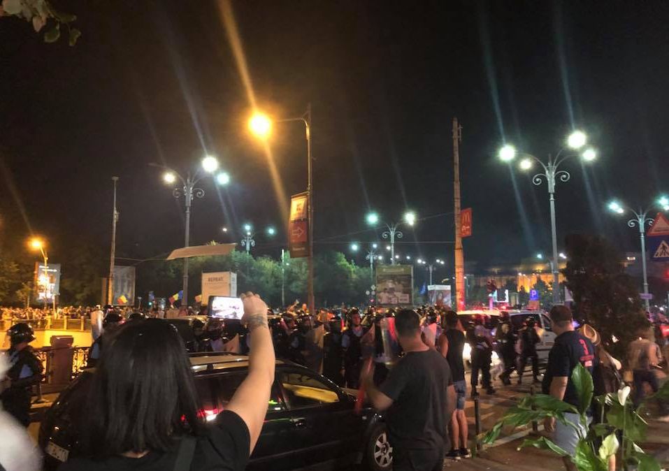 Procurorii Parchetului de pe lângă Tribunalul Bucureşti au reţinut joi un protestatar