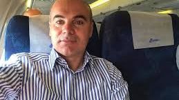 Rareş Bogdan, experienţă incredibilă în avion. Cui era să-i scape o geantă în cap