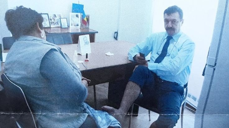 Un director din Primăria Târgu Jiu a pus femeia de serviciu să-i facă pedichiura