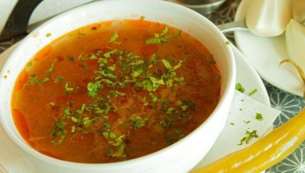 Ciorba de pui. Secretul gospodinelor din Oltenia. Ce ingredient secret folosesc