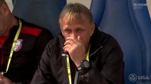 SFÂŞIETOR: Emil Săndoi plânge în hohote pe banca tehnică, după ce a aflat de moartea lui Balaci