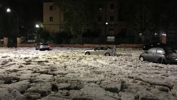 Imagini apocaliptice la Roma. Orașul, acoperit de apă și gheață, după o furtună monstru