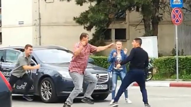 Bătaie în trafic, la Galați - A fost nevoie de intervenția Poliției