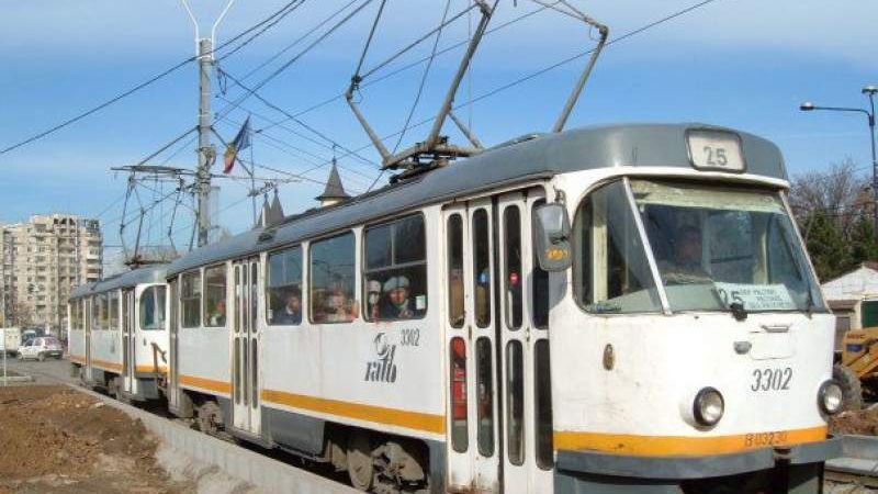 Accident cumplit în Bucureşti. Bărbat, lovit de tramvai