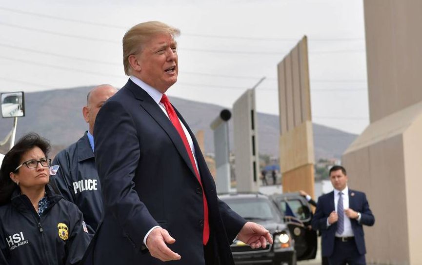 Trump denunță ”ura” din SUA și încurajează portul de arme, după atacul de la sinagogă