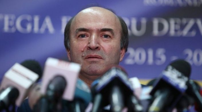"Toader bate ultimele cuie în sicriul justiției". De ce e Augustin Lazăr cel mai greu obstacol