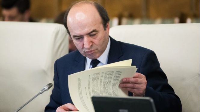 Experţii Comisiei Europene caută "arma crimei" la Bucureşti, după mutilarea justiţiei 