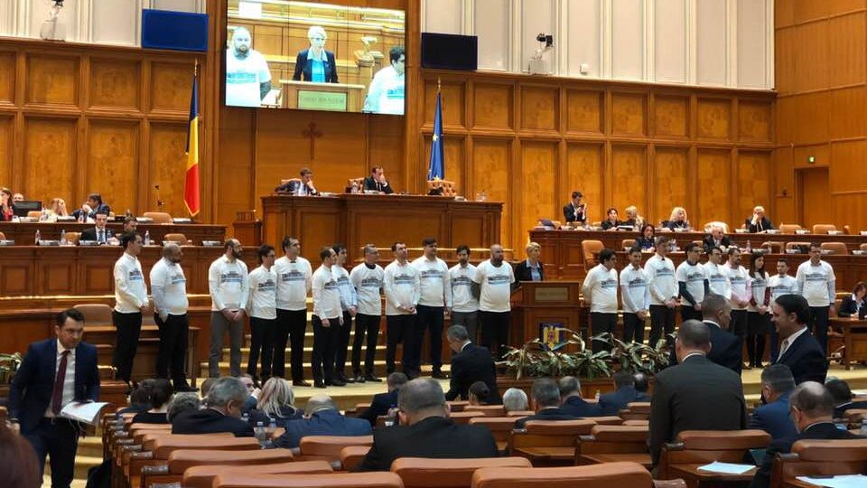 USR şi PNL solicită Avocatului Poporului să sesizeze CCR pe OUG pentru Legile Justiţiei