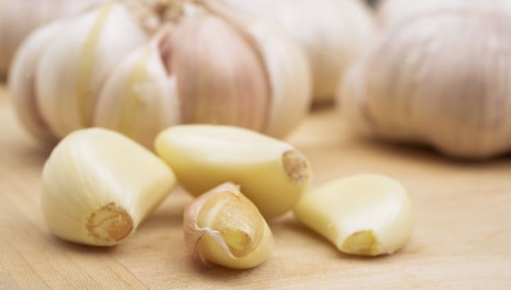 Ce se întâmplă dacă cureți un cățel de usturoi și îl ții în gură 30 de minute