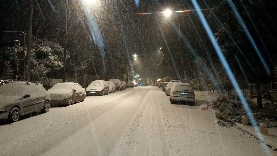 A venit iarna în plină toamnă! Autorităţile au intervenit în 21 de judeţe 