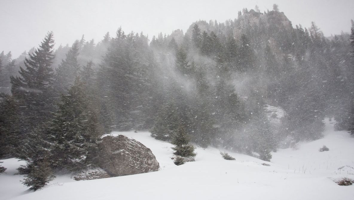 Alertă în Bucegi! Persoane surprinse de viscol. Salvamontiştii intervin 