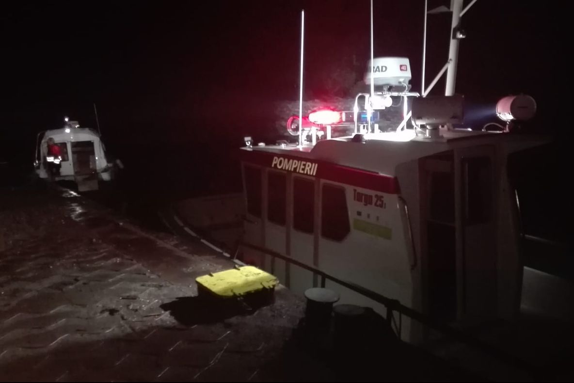 Accident naval mortal pe Dunăre. O barcă a intrat într-o barjă
