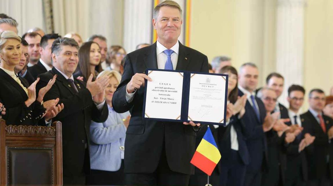 Iohannis a promulgat legea pentru "Autostrada Unirii". "Indolenţa guvernanţilor ne-a adus aici"