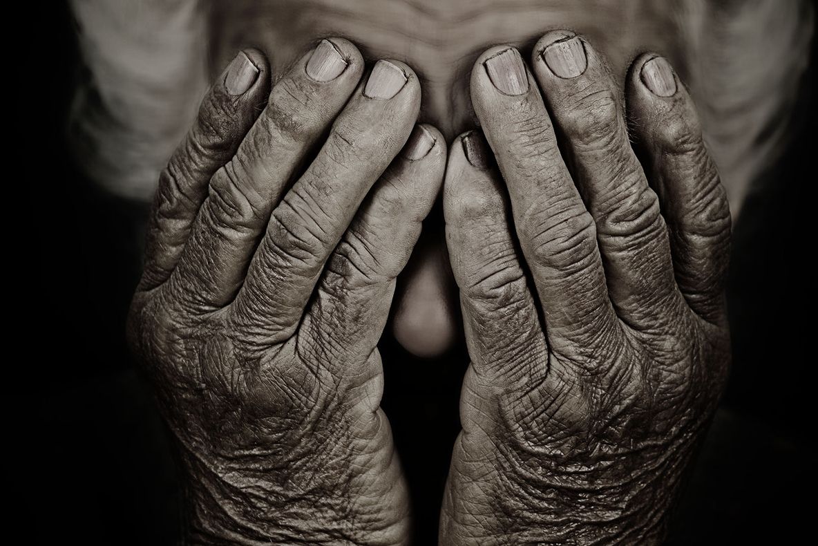 Iaşi: Bătrână bolnavă și lăsată fără casă, refuzată de aproape toate spitalele