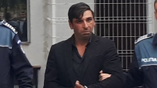 O femeie din Argeş s-a trezit cu acest bărbat dezbrăcat în pat, lângă ea. Ce a urmat e ireal