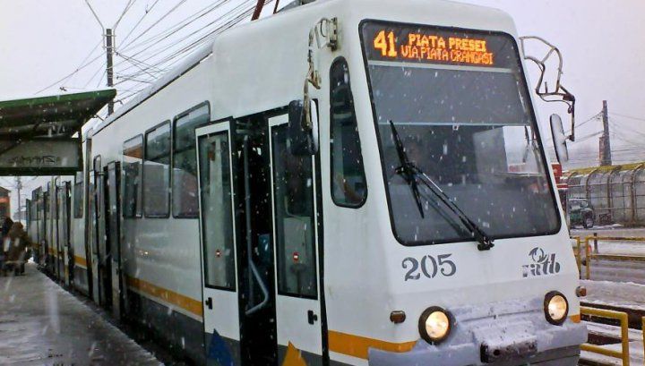 Tramvaiul 41, blocat miercuri dimineaţă