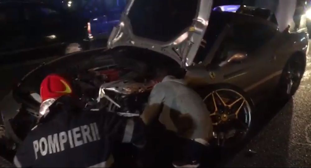 Un Ferrari a fost făcut praf într-un accident pe DN1, la Băneasa