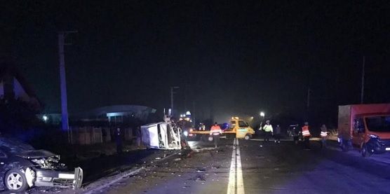 Accident în lanţ în Vâlcea: 5 victime, 5 maşini făcute praf
