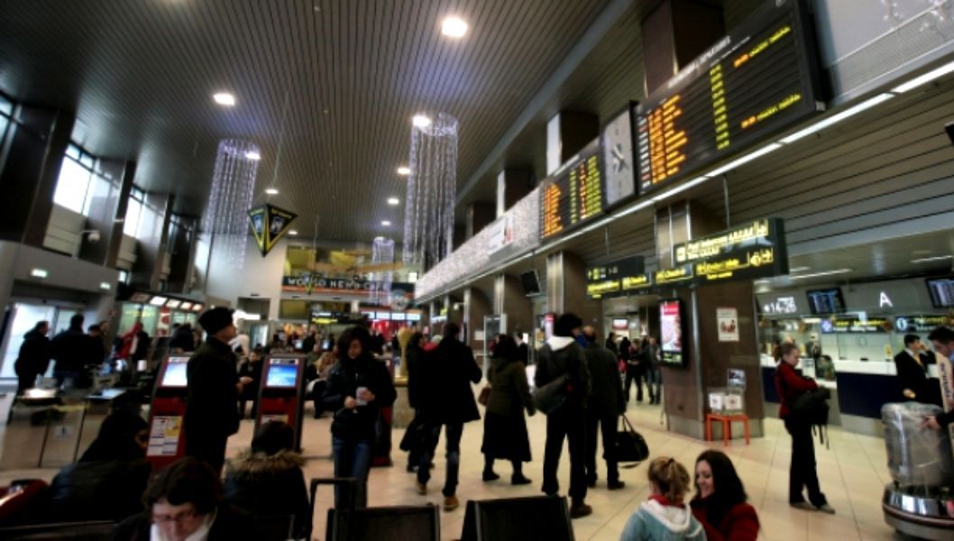 Droguri în Aeroportul Otopeni: un australian a încercat să introducă în ţară 3 kilograme de cocaină