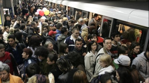 Ziua şi avaria la Metrorex. Circulaţie îngreunată pe Magistrala 1, din cauza unei uși blocate