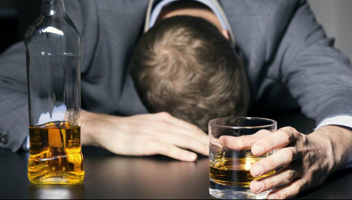 Ai băut alcool? Ce să NU faci niciodată după. Te poate UCIDE 