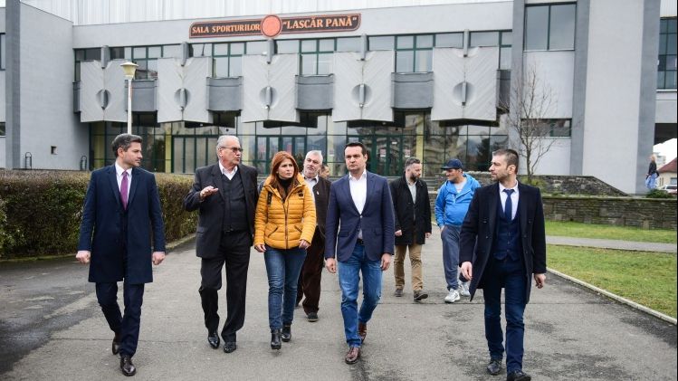 Sportul românesc încă stă la mâna politicului