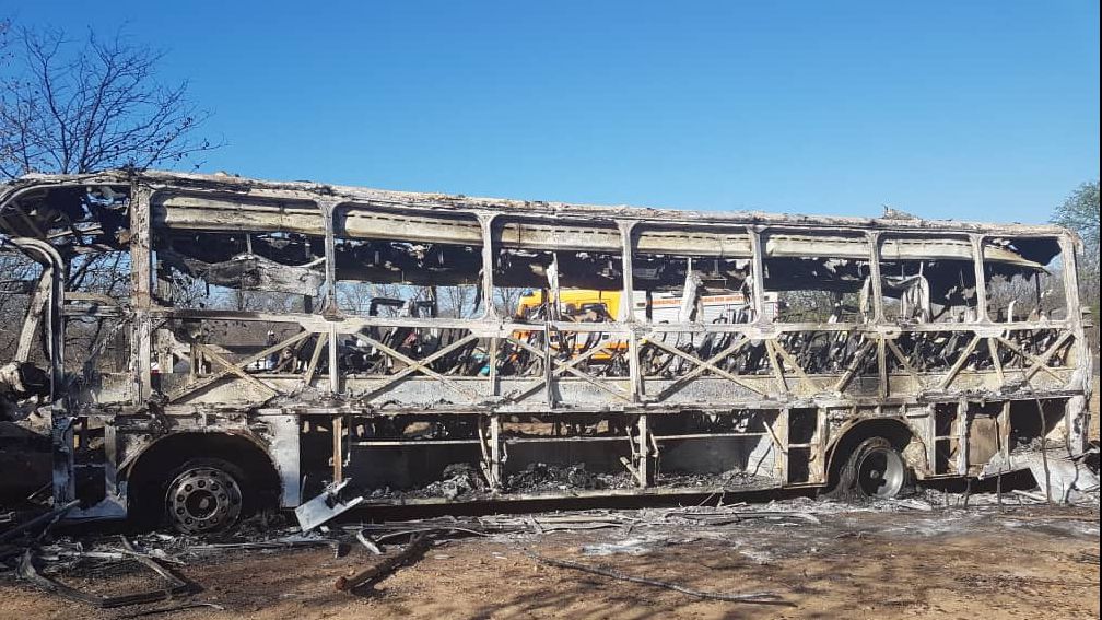 TRAGEDIE! Cel puţin 42 de persoane au murit după ce autubuzul în care se aflau a luat foc 