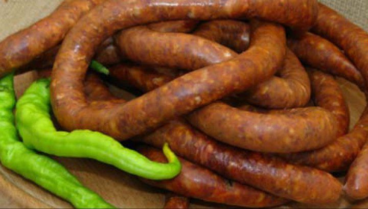 Secretul cârnaţilor de Pleşcoi. Reţeta perfectă pentru Crăciun