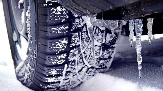 Ţi-ai pus cauciucuri de iarnă? Amenda URIAŞĂ pe care o rişti dacă nu ai facut acest lucru