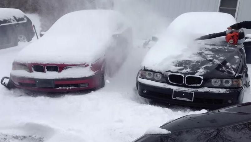Cum să deszăpezești instant mașina? Cel mai tare truc! VIDEO