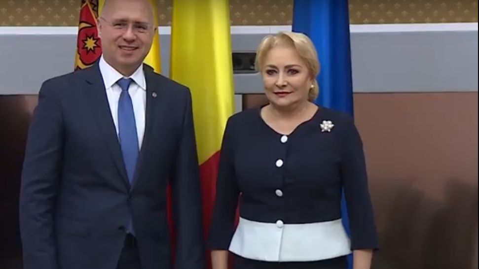 Şedinţă de guvern şchiop, în duplex cu Guvernul Moldovei