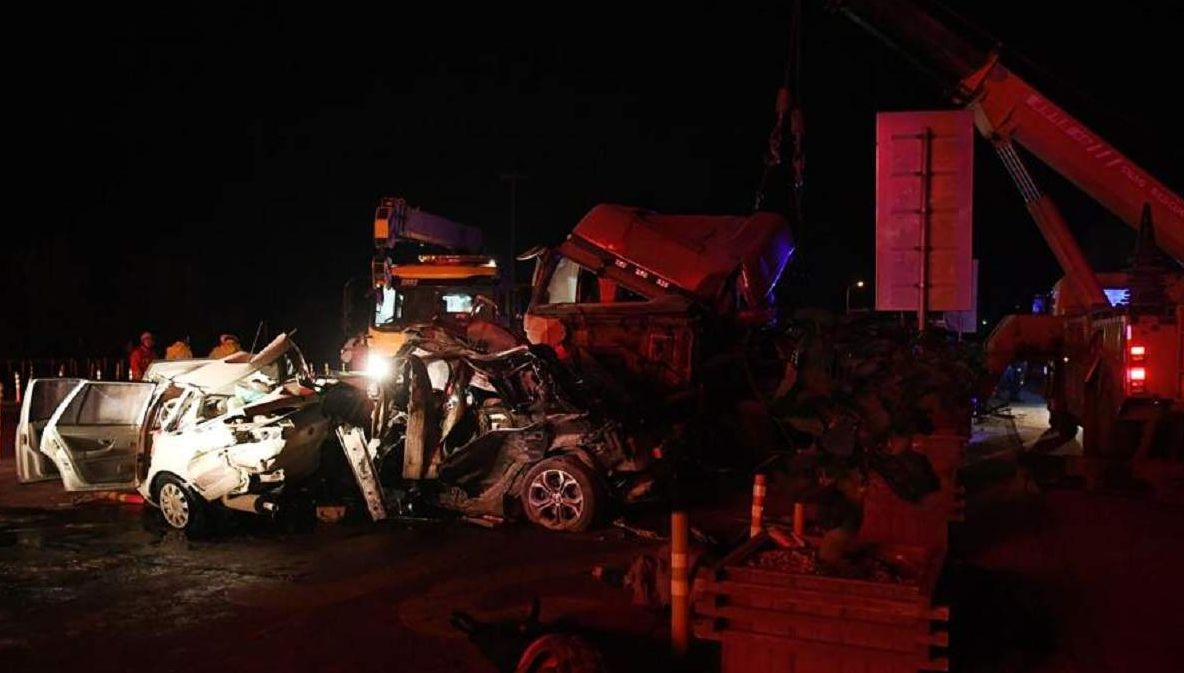 Accident cu zeci de mașini pe autostradă: 15 morți și 44 de răniți