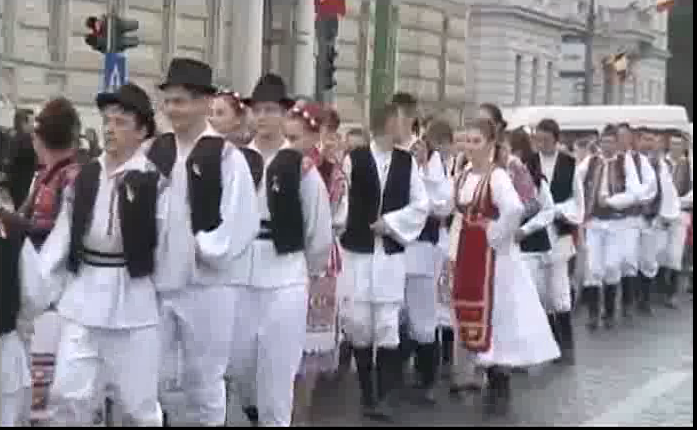 Elevi luați cu arcanul la Centenar