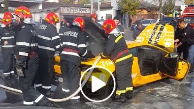 Bolid de lux, în flăcări în nordul Capitalei -VIDEO